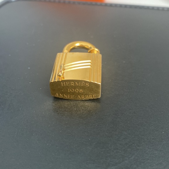Vintage HERMEZ Cadena Lock Bag Charm 1998 Anne Arbre NWOT - Picture 8 of 10